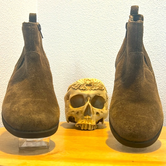 Clark’s Pull-on Suede Chelsea Boot, Size 6.5 - Picture 3 of 13